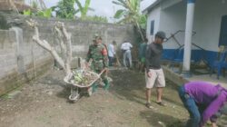 Dongkrak Semangat Gotong Royong, Babinsa Ringintelu Turun Tangan Renovasi Pura Darma Yoga