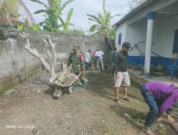 Dongkrak Semangat Gotong Royong, Babinsa Ringintelu Turun Tangan Renovasi Pura Darma Yoga