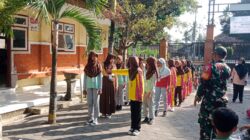 Bangun Generasi Berkarakter dan Anti-Kekerasan, Babinsa Kendalrejo Berikan Pembekalan PBB di MI Al Amien