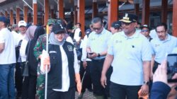 Kemendagri Gelar Gerakan Indonesia Asri di Banyuwangi, Ribuan Peserta Gotong Royong Bersihkan Pantai Ancol Plengsengan