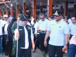 Kemendagri Gelar Gerakan Indonesia Asri di Banyuwangi, Ribuan Peserta Gotong Royong Bersihkan Pantai Ancol Plengsengan