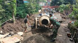 Semangat Pengabdian Serda Karminto Wijoyo Dukung Pembangunan Jembatan Garuda di Songgon