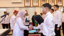 3 Dokter Spesialis dan 17 Nakes Terima SK PNS, Perkuat Pelayanan Kesehatan Banyuwangi