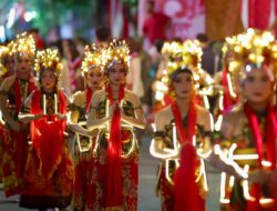 Angkat Kekayaan Budaya Blambangan, Pawai Lampion Hiasi Malam Banyuwangi