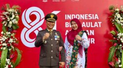 Dandim 0825/Banyuwangi Didampingi Ibu Hadiri Upacara HUT ke-81 RI di Taman Blambangan, Nuansa Kemerdekaan Makin Khidmat