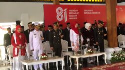 Dandim 0825/Banyuwangi Didampingi Ibu Hadiri Video Conference, Saksikan Detik-Detik Pengibaran Bendera HUT ke-81 RI Di Pendopo Shaba Swagata Blambangan 