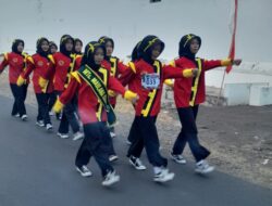 MTs Maulana Ishaq Raih Juara Umum Gerak Jalan Tingkat MTs Se-Kecamatan Kabat