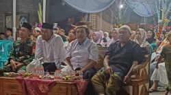 Keluarga Besar Perum Gedong Kertosari Residence Banyuwangi Peringati Maulid Nabi SAW dengan Pawai Endog-Endogan 