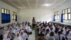 Sambangi SMPN 3 Kalipuro, Polwan Banyuwangi Beri Edukasi Kenakalan Remaja