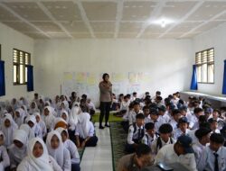 Sambangi SMPN 3 Kalipuro, Polwan Banyuwangi Beri Edukasi Kenakalan Remaja