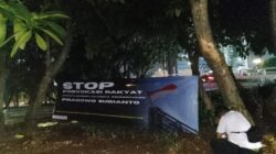 AKHERA Bentangkan Spanduk di Jakarta: “Stop Provokasi Rakyat, Jangan Ganggu Pemerintahan Prabowo”
