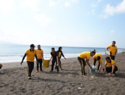 Polresta Banyuwangi Bersihkan Pulau Santen, Sampah Dipilah Demi Kenyamanan Pengunjung