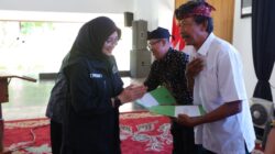 Serahkan Insentif Guru Rohani Lintas Agama, Bupati Ipuk: Bagian dari Penguatan Pendidikan Karakter