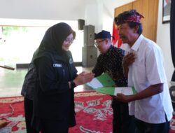 Serahkan Insentif Guru Rohani Lintas Agama, Bupati Ipuk: Bagian dari Penguatan Pendidikan Karakter