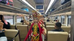 Sensasi ‘Gandrung On Train’, Perjalanan Kereta ke Ketapang Disemarakkan Tarian Khas Banyuwangi
