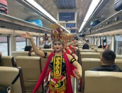 Sensasi ‘Gandrung On Train’, Perjalanan Kereta ke Ketapang Disemarakkan Tarian Khas Banyuwangi