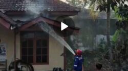 Kebakaran Kantor WiFi di Genteng Diduga Dipicu Pembakaran Sampah