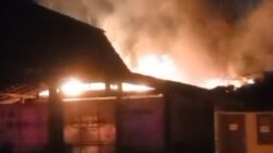Kebakaran Hebat Landa Kedai De’ Gentong Banyuwangi, Kerugian Ditaksir Rp70 Juta