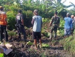 Babinsa Kendalrejo Bersama Tiga Pilar dan Warga Bersihkan Bantaran Sungai