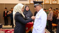 Bupati Ipuk Lantik Kades Setail, Jainu Ahmadi