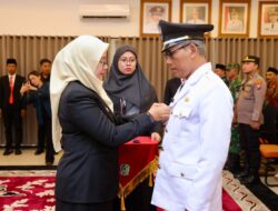 Bupati Ipuk Lantik Kades Setail, Jainu Ahmadi