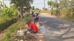 Bertahun-tahun Gelap, PJU Mulai Dipasang di Jalur Alternatif Pandaan–Bangil