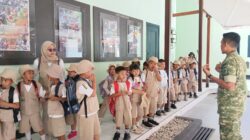 Tanamkan Cinta Tanah Air Sejak Dini, Siswa TK Pertiwi 35 Temenggungan Kunjungi Kodim Banyuwangi