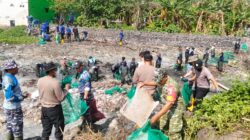 Koramil Muncar Bersama TNI-Polri dan Sungai Watch Bersihkan Sungai Kalimati hingga Muara Laut
